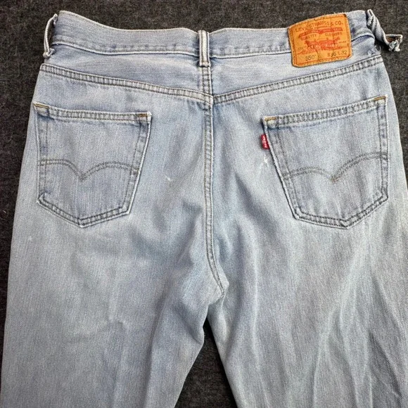 Levi's 550 Jeans Mens 36x32 Light Wash Blue Relaxed Fit Tapered Leg (Fits 34x31) - Picture 7 of 14
